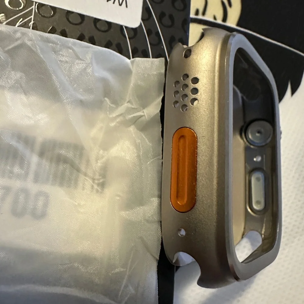 Sleek Silver Smartwatch Case for Ultimate Protection